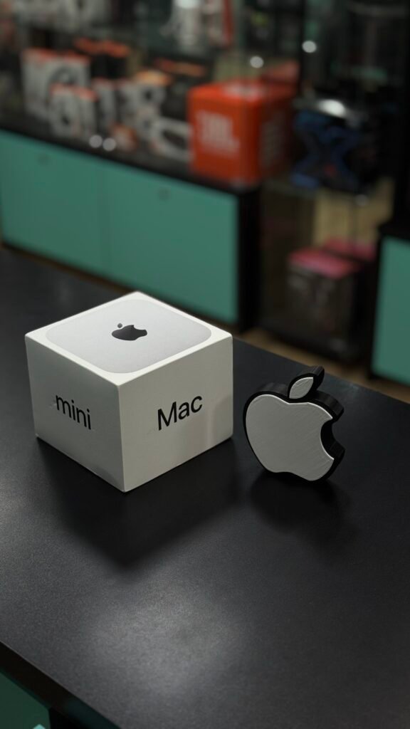 Caixa de Mac mini na loja da GR STORE