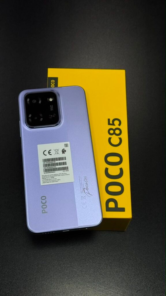 Smartphone POCO C85 em exposição na GR STORE